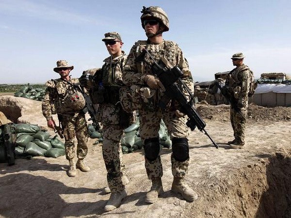 NATO kêu gọi các quốc gia thành viên tăng chi tiêu quốc phòng NATO kêu gọi các quốc gia thành viên tăng chi tiêu quốc phòng