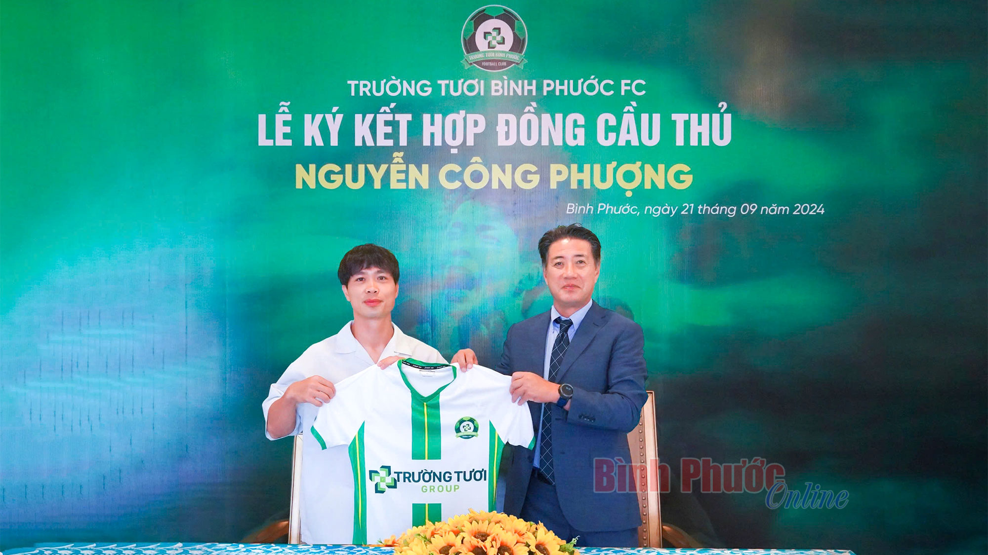 Công Phượng chính thức khoác áo Trường Tươi Bình Phước FC Công Phượng chính thức khoác áo Trường Tươi Bình Phước FC