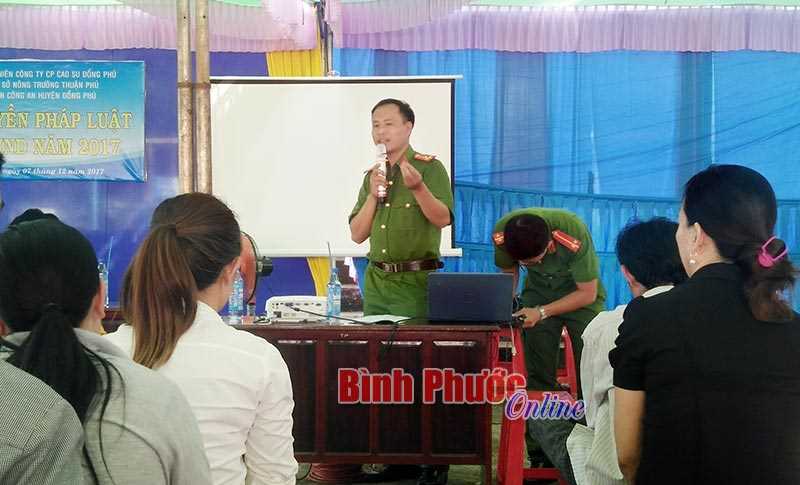 Công an Đồng Phú tổ chức tuyên truyền pháp luật Công an Đồng Phú tổ chức tuyên truyền pháp luật