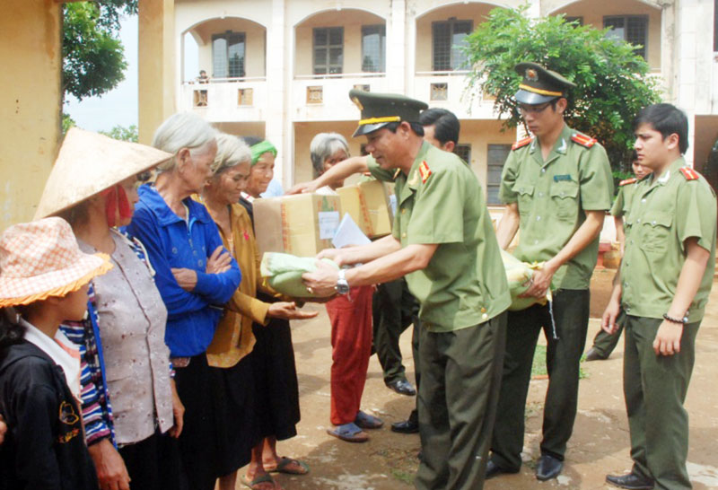 Tuổi trẻ công an tình nguyện hướng về cơ sở Tuổi trẻ công an tình nguyện hướng về cơ sở