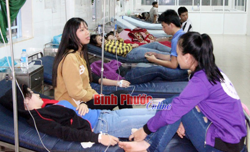 80 công nhân phải nhập viện nghi do ngộ độc thức ăn 80 công nhân phải nhập viện nghi do ngộ độc thức ăn