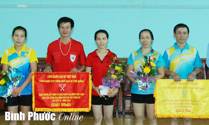Công ty cao su Phú Riềng: Tổ chức giải cầu lông “Gia đình CNVC-LĐ”