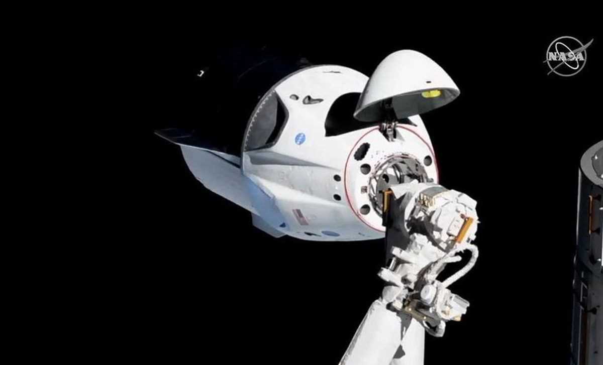 Tàu Crew Dragon kết nối thành công với trạm vũ trụ ISS Tàu Crew Dragon kết nối thành công với trạm vũ trụ ISS
