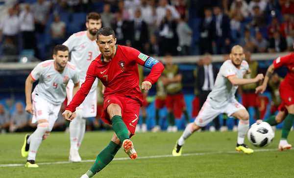 Chấm điểm TBN 3-3 BĐN: Đỉnh cao CR7, vực thẳm De Gea