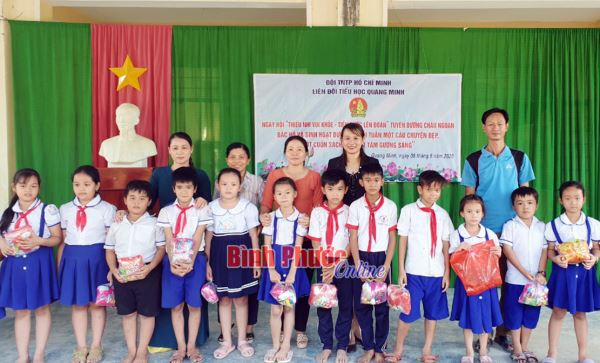 Chơn Thành tuyên dương 92 Cháu ngoan Bác Hồ