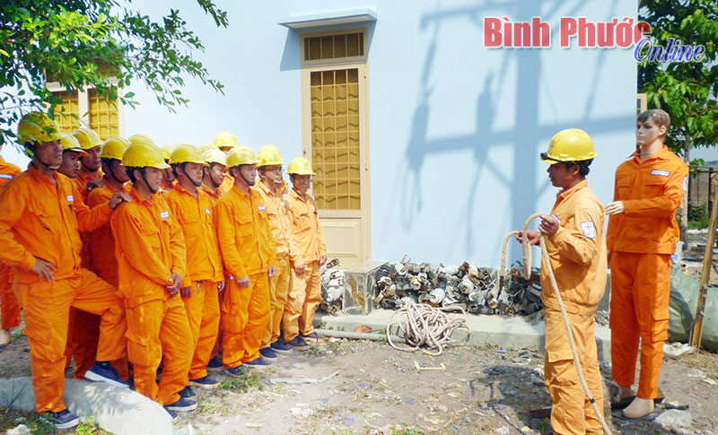 CÔNG TY ĐIỆN LỰC BÌNH PHƯỚC: An toàn để phát triển sản xuất - kinh doanh