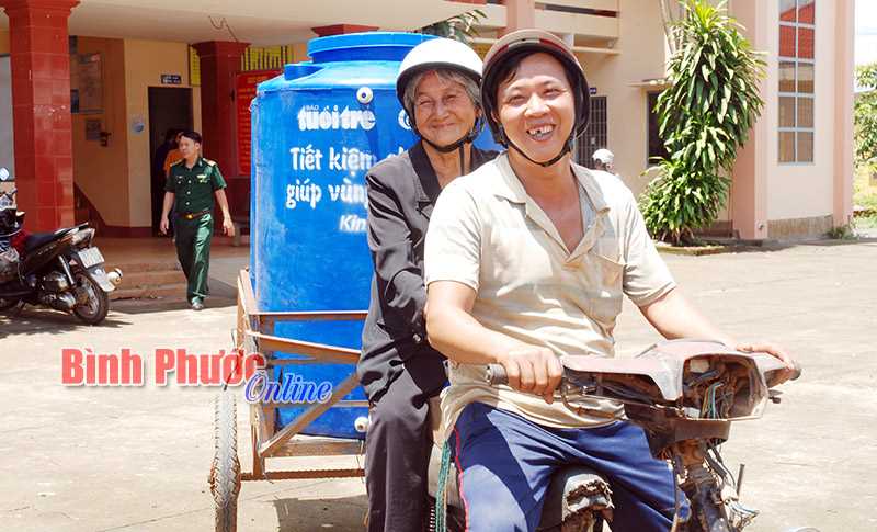 Cùng đồng bào nghèo sử dụng nước sạch Cùng đồng bào nghèo sử dụng nước sạch