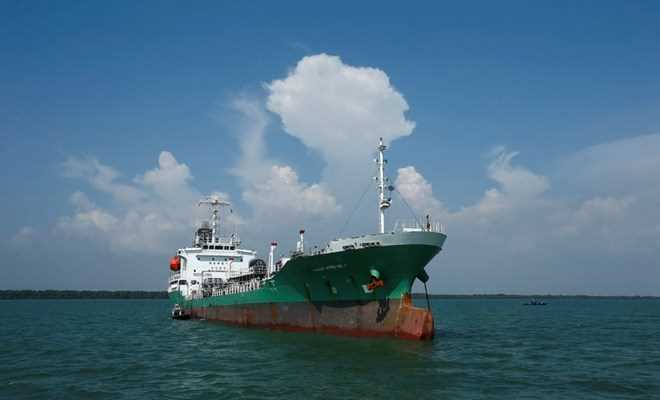 Cướp biển có vũ trang tấn công tàu chở dầu ngoài khơi Malaysia Cướp biển có vũ trang tấn công tàu chở dầu ngoài khơi Malaysia