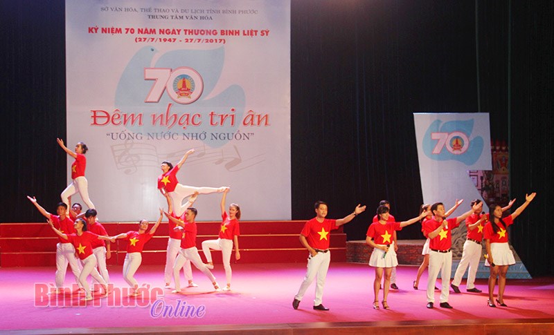 Đêm nhạc tri ân “Uống nước nhớ nguồn” Đêm nhạc tri ân “Uống nước nhớ nguồn”
