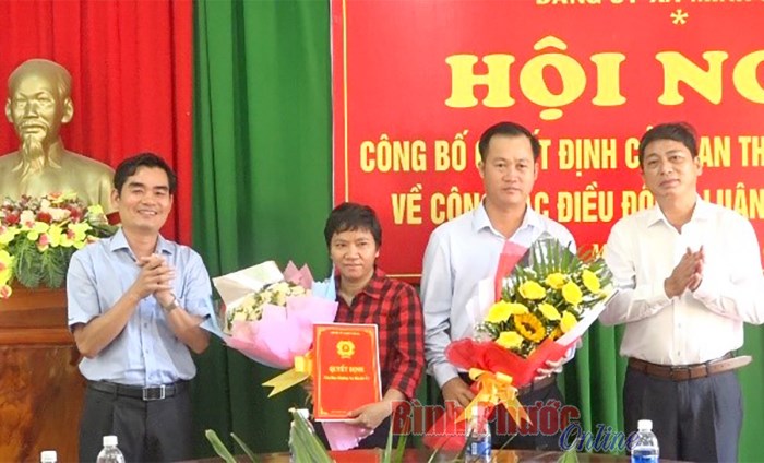 Chơn Thành công bố các quyết định về công tác cán bộ Chơn Thành công bố các quyết định về công tác cán bộ