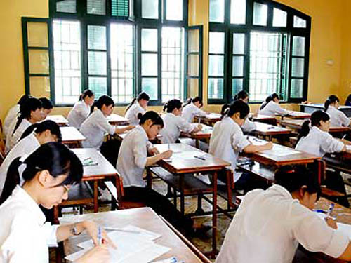 Mang vật dụng trái quy định vào phòng thi sẽ bị phạt tiền Mang vật dụng trái quy định vào phòng thi sẽ bị phạt tiền