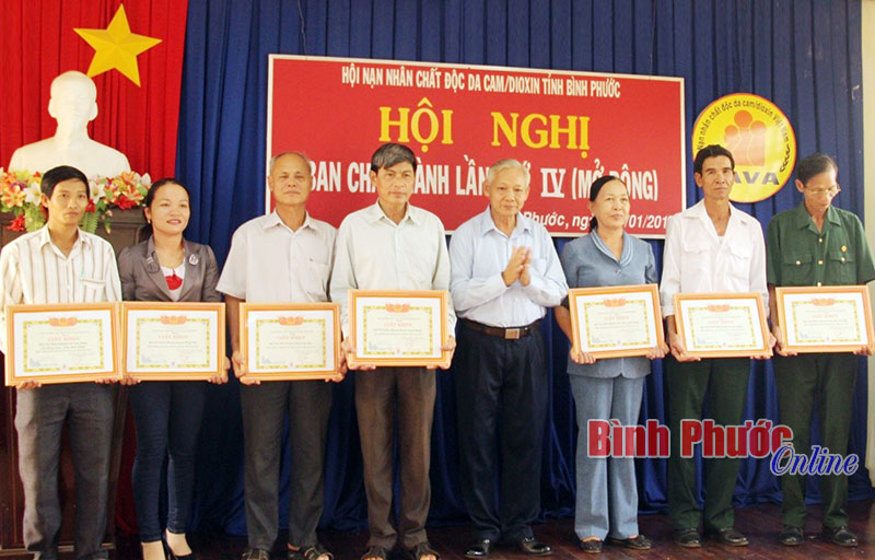 Hơn 1 tỷ đồng giúp nạn nhân chất độc da cam Hơn 1 tỷ đồng giúp nạn nhân chất độc da cam