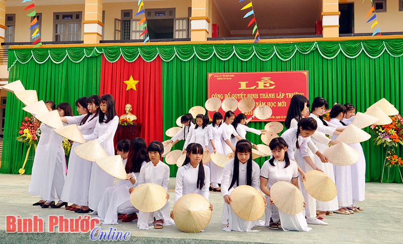 Trên 234 ngàn học sinh tỉnh Bình Phước bước vào năm học mới 2016-2017 Trên 234 ngàn học sinh tỉnh Bình Phước bước vào năm học mới 2016-2017