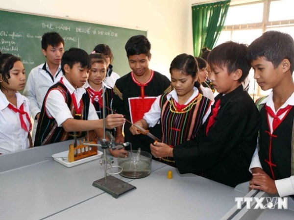 Tuyên dương 111 học sinh dân tộc thiểu số học giỏi năm 2014 Tuyên dương 111 học sinh dân tộc thiểu số học giỏi năm 2014