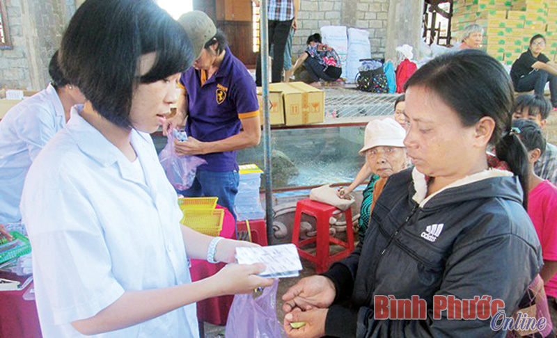 Nhiều phần quà hỗ trợ trẻ em, đồng bào nghèo ở Bù Gia Mập Nhiều phần quà hỗ trợ trẻ em, đồng bào nghèo ở Bù Gia Mập