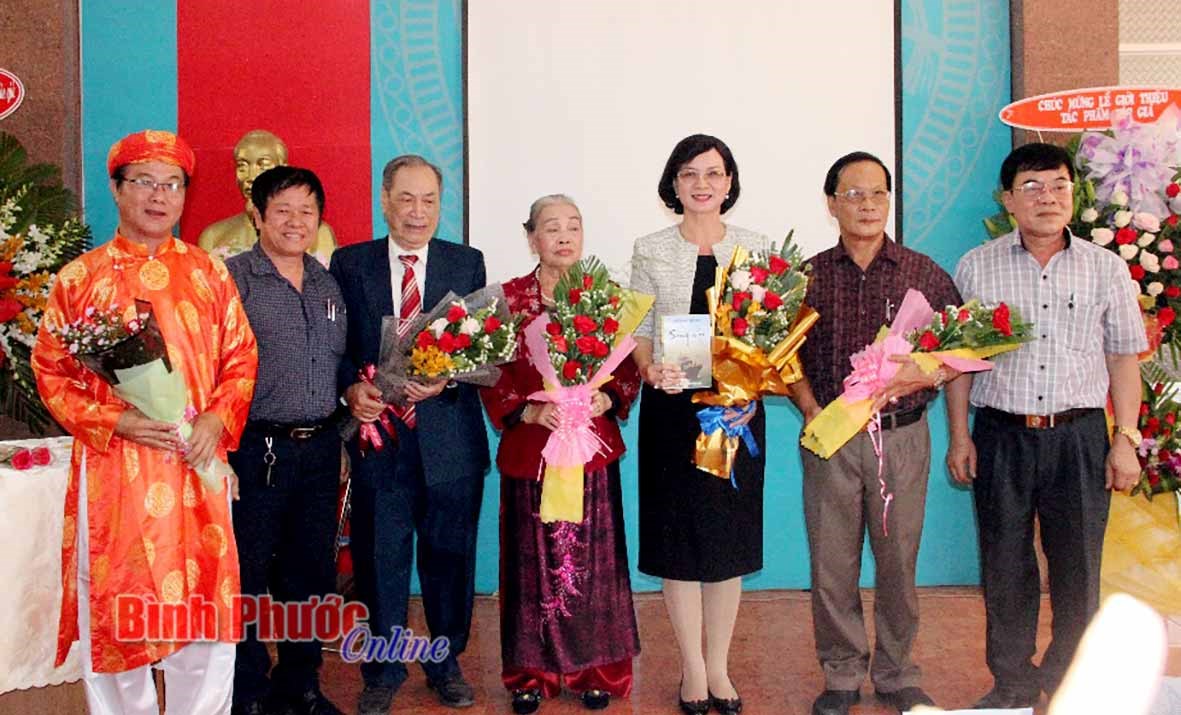 Ra mắt tác phẩm mới nhân Ngày thơ Việt Nam Ra mắt tác phẩm mới nhân Ngày thơ Việt Nam