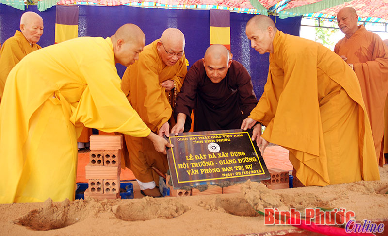 Đặt đá khởi công xây dựng giảng đường - văn phòng ban trị sự Phật giáo Đặt đá khởi công xây dựng giảng đường - văn phòng ban trị sự Phật giáo