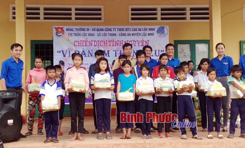 Dấu ấn thanh niên tình nguyện hè Dấu ấn thanh niên tình nguyện hè