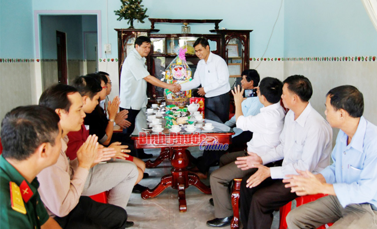Lãnh đạo huyện Phú Riềng, Bù Đốp thăm, chúc mừng Giáng sinh 2016 Lãnh đạo huyện Phú Riềng, Bù Đốp thăm, chúc mừng Giáng sinh 2016