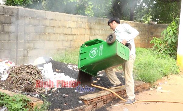 Bọ đậu đen “tấn công” trường học Bọ đậu đen “tấn công” trường học