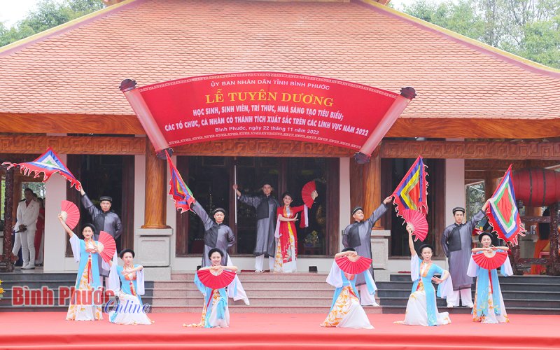 Đề cương văn hóa - ngọn đuốc soi đường Đề cương văn hóa - ngọn đuốc soi đường
