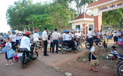 Để cổng trường thật sự an toàn: Nói dễ, làm khó Để cổng trường thật sự an toàn: Nói dễ, làm khó