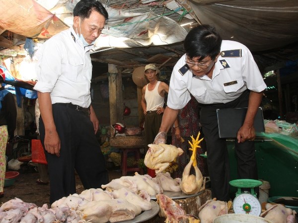 Hoa Kỳ tài trợ 800.000 USD để ứng phó đại dịch tại VN Hoa Kỳ tài trợ 800.000 USD để ứng phó đại dịch tại VN