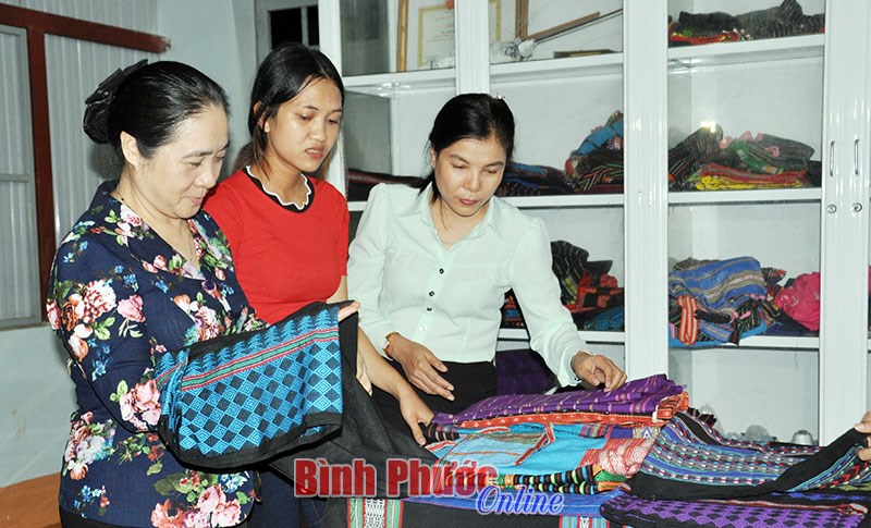 Để nghề dệt thổ cẩm không mai một Để nghề dệt thổ cẩm không mai một