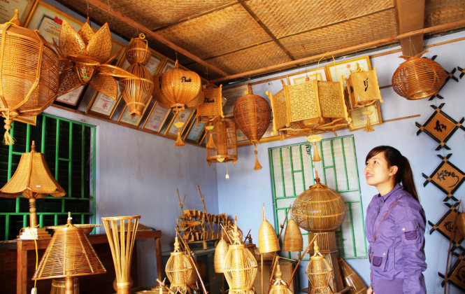 Đèn tre Bao La đi ra thế giới Đèn tre Bao La đi ra thế giới