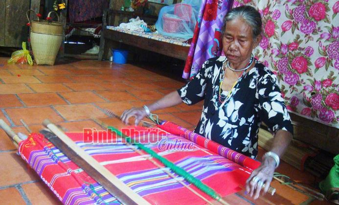 Phát triển kinh tế gắn với bảo tồn văn hóa truyền thống