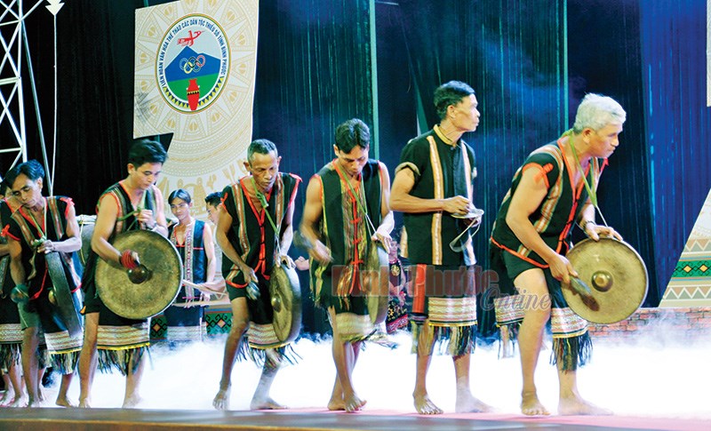 Để tiếng cồng chiêng của đồng bào S’tiêng vang xa