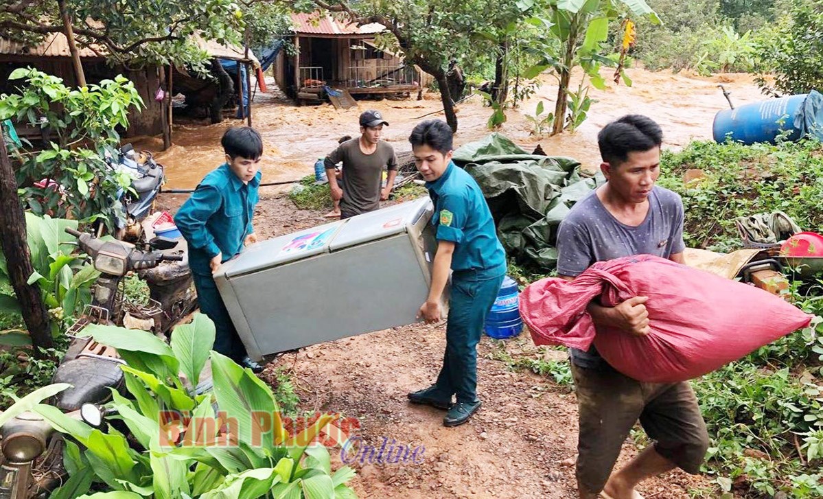 Di dời gần 5.000 người dân đến nơi an toàn Di dời gần 5.000 người dân đến nơi an toàn