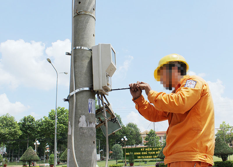 Lắp đặt điện kế điện tử - tiền điện tăng vọt