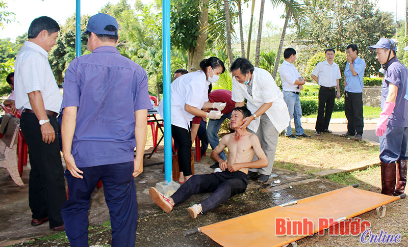 Cao su Bình Long tổ chức diễn tập ứng phó sự cố hóa chất
