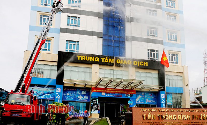 Diễn tập PCCC tại tòa nhà viễn thông Diễn tập PCCC tại tòa nhà viễn thông