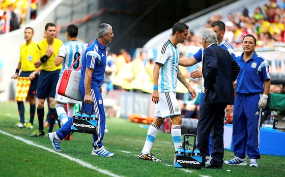 Đến lượt Di Maria chia tay World Cup vì chấn thương đùi