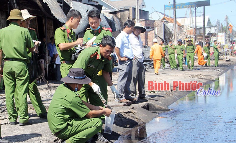Đã khởi tố vụ xe bồn gây cháy nhà dân ở Chơn Thành Đã khởi tố vụ xe bồn gây cháy nhà dân ở Chơn Thành