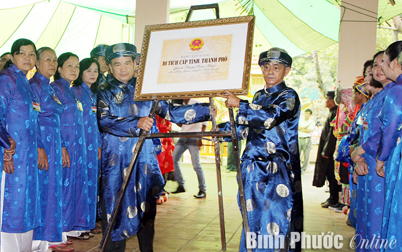 Đình thần Tân Khai nhận bằng di tích cấp tỉnh và hội Chọi trâu Hớn Quản 2014 Đình thần Tân Khai nhận bằng di tích cấp tỉnh và hội Chọi trâu Hớn Quản 2014