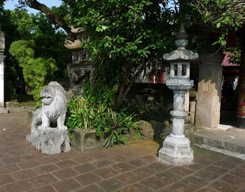 Di tích nào cũng đầy vật lạ Di tích nào cũng đầy vật lạ