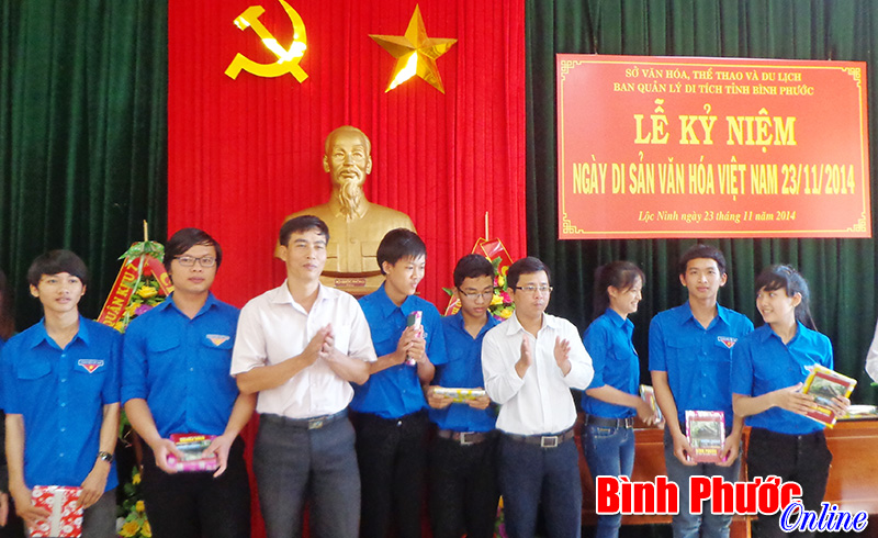 Học sinh trường THPT Lộc Hiệp tìm hiểu về các di tích lịch sử Học sinh trường THPT Lộc Hiệp tìm hiểu về các di tích lịch sử