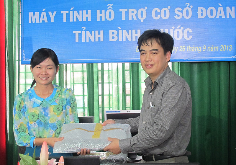 Tiếp nhận 36 máy tính hỗ trợ các cơ sở đoàn Tiếp nhận 36 máy tính hỗ trợ các cơ sở đoàn