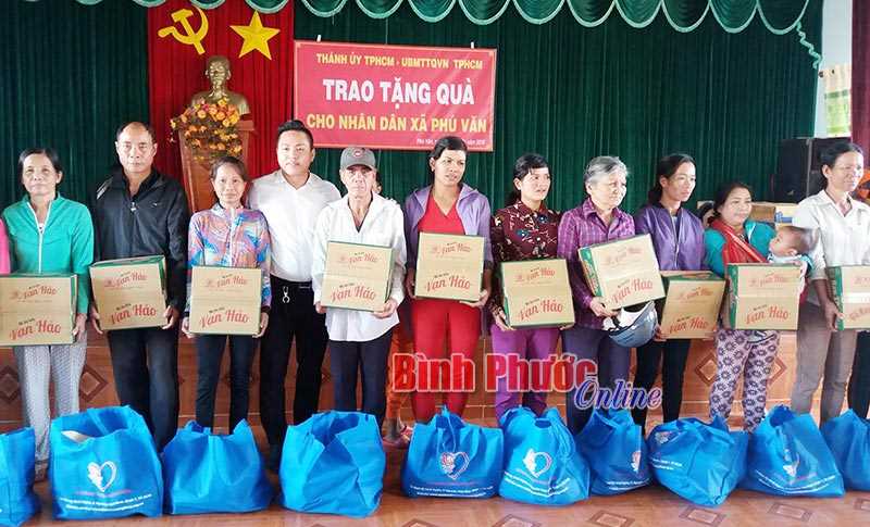 Đoàn công tác Thành ủy TP. Hồ Chí Minh thăm, tặng quà tại Bù Gia Mập Đoàn công tác Thành ủy TP. Hồ Chí Minh thăm, tặng quà tại Bù Gia Mập