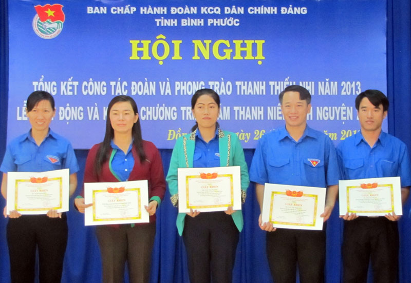 Giới thiệu 700 lượt đoàn viên ưu tú cho Đảng Giới thiệu 700 lượt đoàn viên ưu tú cho Đảng