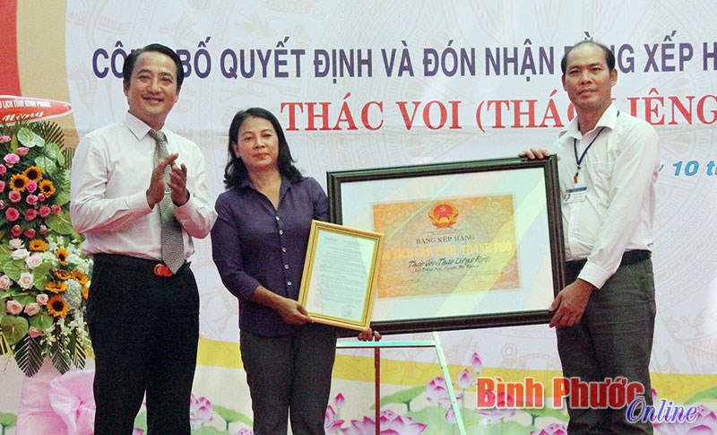 Đón bằng xếp hạng di tích cấp tỉnh thác Voi