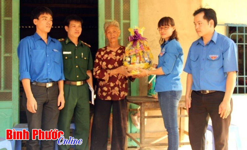 Đồn biên phòng Thanh Hòa trao 130 suất quà tết Đồn biên phòng Thanh Hòa trao 130 suất quà tết