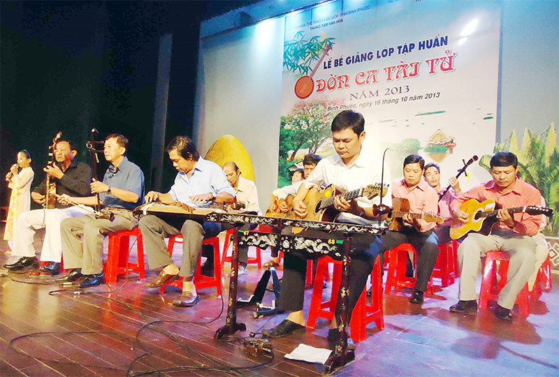 87 học viên hoàn thành tập huấn đờn ca tài tử 87 học viên hoàn thành tập huấn đờn ca tài tử