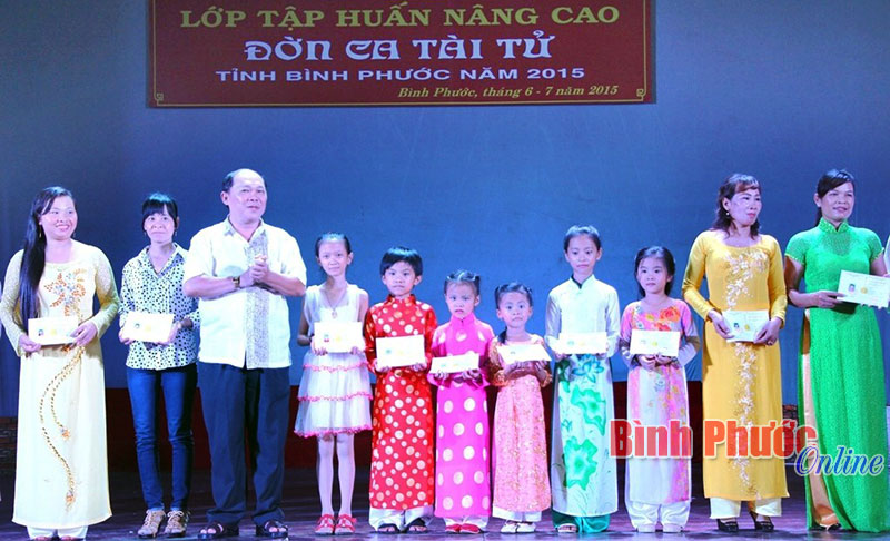 49 học viên được cấp giấy chứng nhận đờn ca tài tử nâng cao
