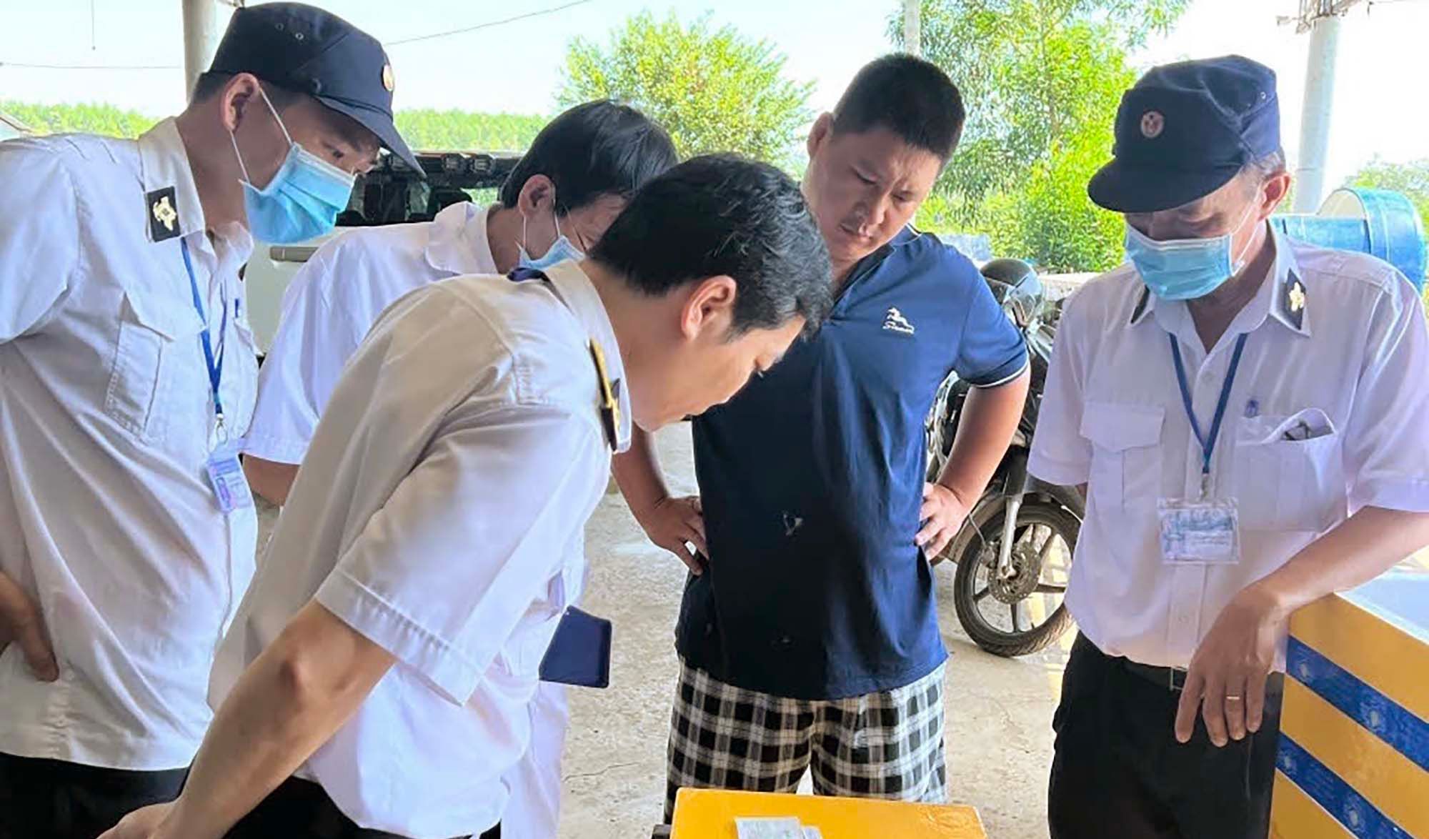 Đồng Nai kiểm tra 6 cơ sở chăn nuôi heo vỗ béo tại phường Trị An Đồng Nai kiểm tra 6 cơ sở chăn nuôi heo vỗ béo tại phường Trị An