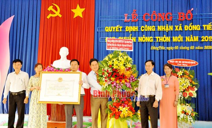 Công bố xã Đồng Tiến đạt chuẩn nông thôn mới