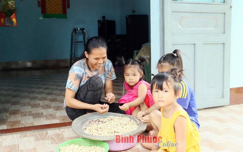 Đồng hành giúp dân thoát nghèo Đồng hành giúp dân thoát nghèo
